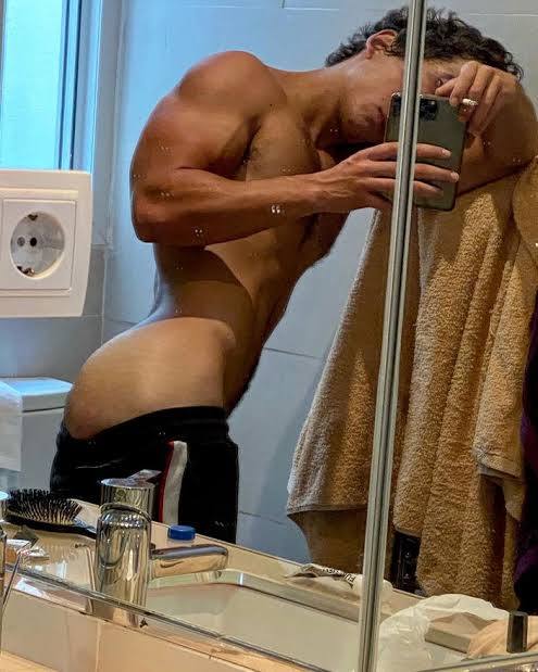 Miguel herranı yakışıklı ve seksi bulan tek kişi ben miyim?