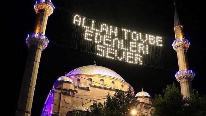 Tüm inananların mevlid kandili mübarek olsun. Kandilleri kutlar mısınız?