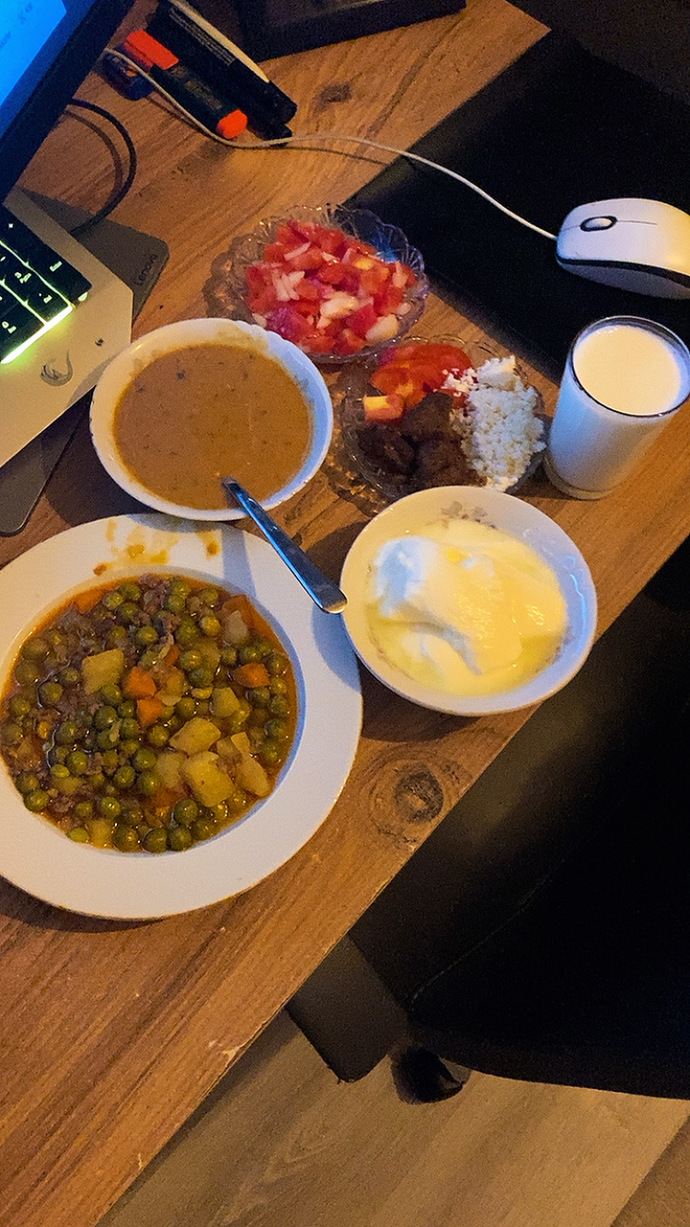 Kimler benim gibi kıtlıktan çıkmışçasına yer 🤔?
