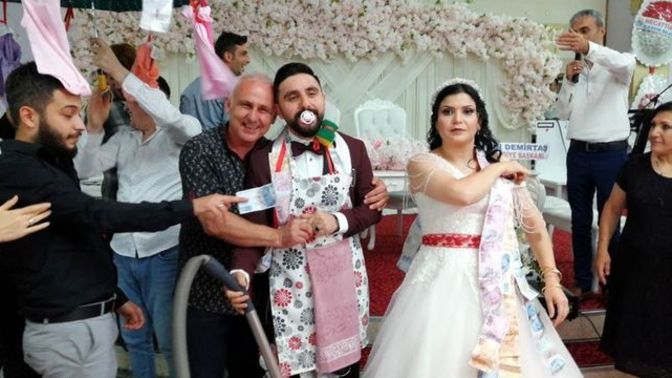 Düğününüzde size ne takardım söyliyim mi?