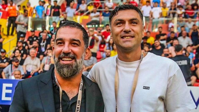 Burak Yılmaz ve Arda Turan, teknik direktör olarak ilk kez karşı karşıya geldi. Berabere biten #KAYvEYP maçını nasıl buldunuz?