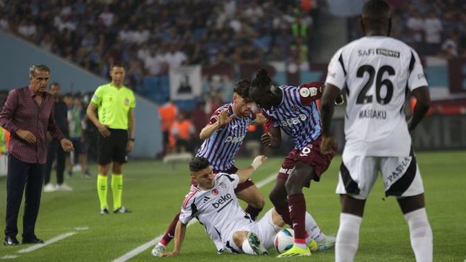 Trabzonspor 1 - Beşiktaş 1... Kartal 77 dakika 10 kişi oynayan rakibiyle berabere kaldı! Maçı nasıl buldunuz?