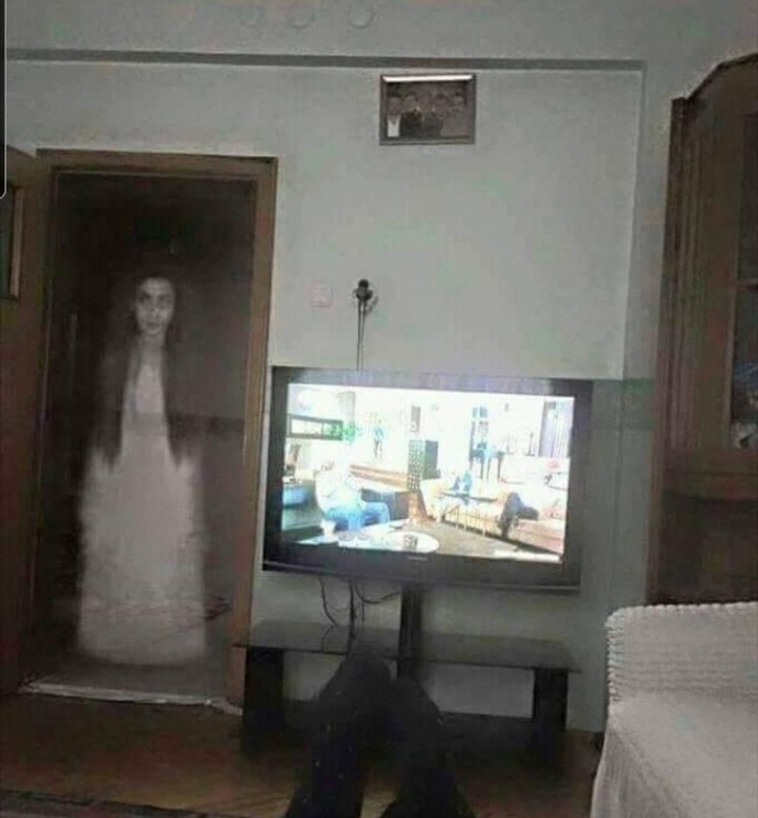 Yalnızım dediğsem o kadar da değil benimde gelenim gidenim oluyor yani🤭🤭🤭 arkadaşa bi hoş geldin der miyiz 🤭🤭?