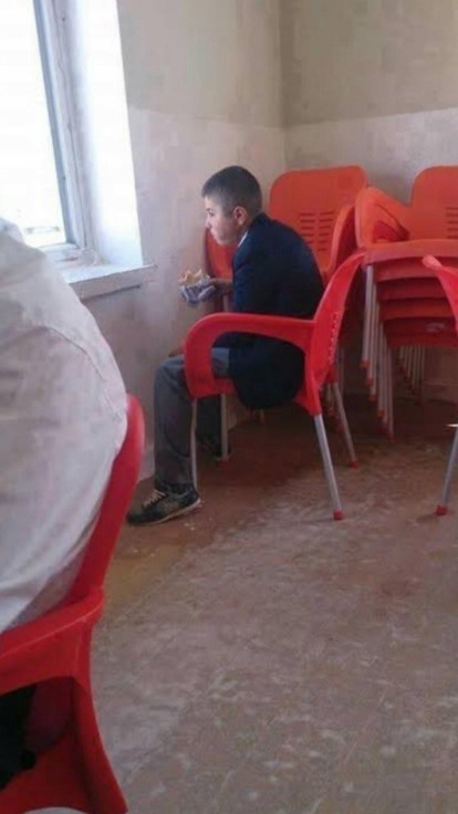 Dışarıda sarmaș dolaș sevgilileri görünce tiksiniyor musunuz?