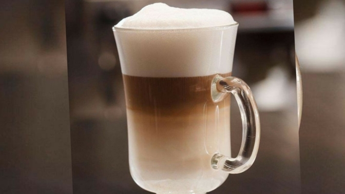 Kahve söz konusu olduğunda hangisi daha iyi gider sert bir espresso mu yoksa hafif bir latte mi?