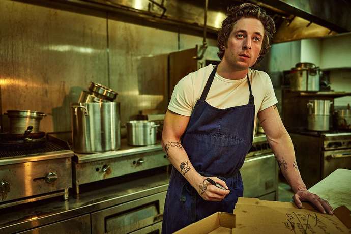Jeremy Allen White, The Bear dizisindeki rolüyle Emmyde Komedi Dalında En İyi Erkek Oyuncu seçildi. Allen Whiteı sever misiniz?