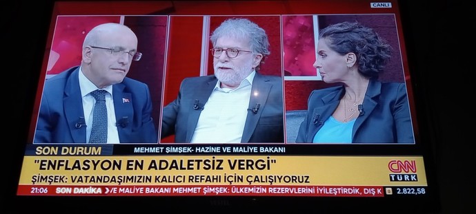 Cnnturkte, Maliye bakanını izliyor musunuz, cevapları sizi tatmin ediyor mu?