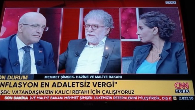 Cnnturkte, Maliye bakanını izliyor musunuz, cevapları sizi tatmin ediyor mu?