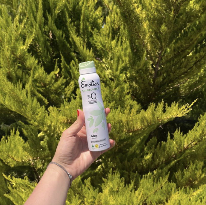 Kıyafetlerde iz bırakmayan deodorantlar gerçekten işe yarıyor mu?