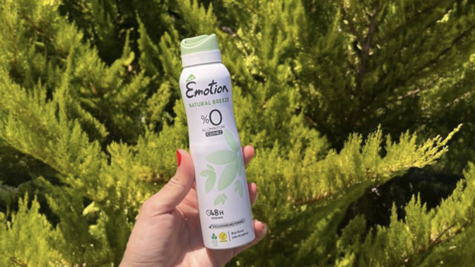 Kıyafetlerde iz bırakmayan deodorantlar gerçekten işe yarıyor mu?