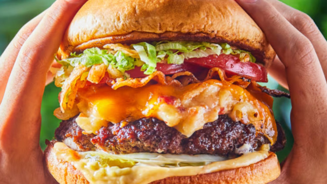18 Eylül Uluslararası Cheeseburger Günü! 🍔 Cheeseburger sevenler burada mı? Evde yapabileceğim güzel bir tarif verir misiniz?