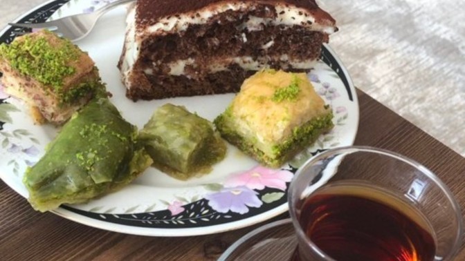Çayı şekerli mi şekersiz mi içersiniz?