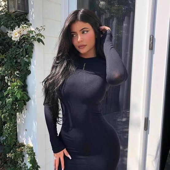 Kylie jennerin fiziğini nasıl buluyorsunuz?