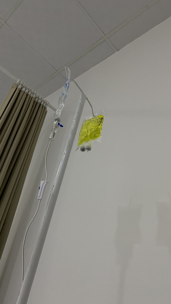 Mutsuzuum, çok hastayım güldür beni doktor 😵💫