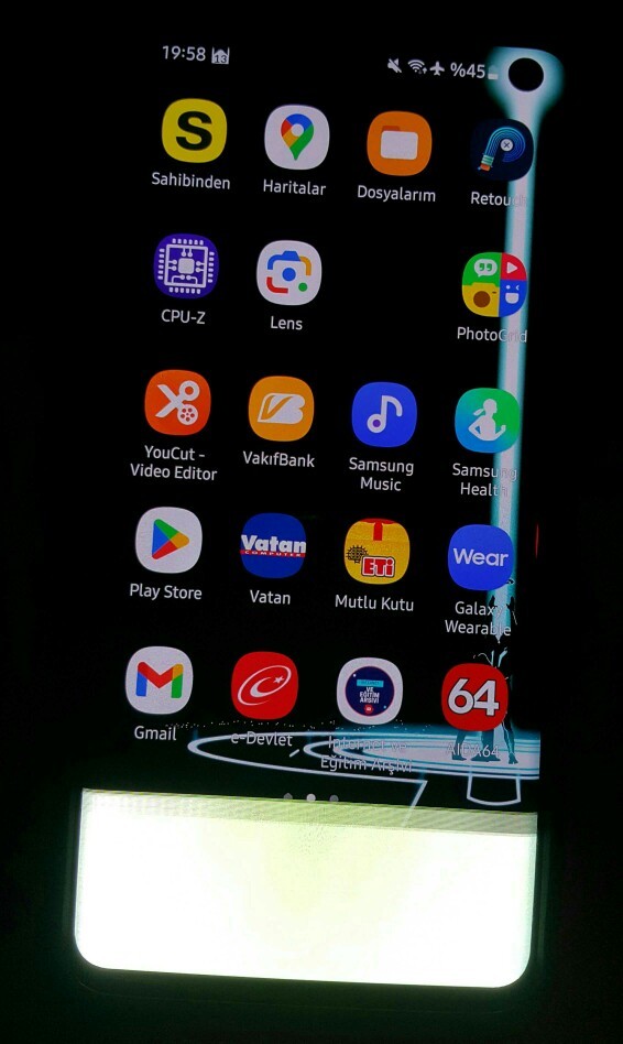 Telefonum açıldı her şey çalışıyor fakat ekranı bu durum da sorun ne olabilir sizce çözümü nedir?