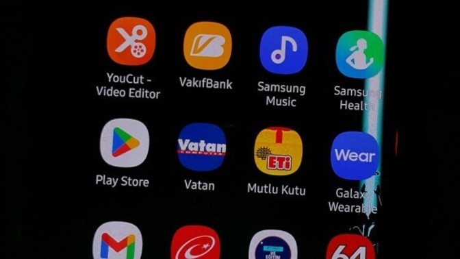 Telefonum açıldı her şey çalışıyor fakat ekranı bu durum da sorun ne olabilir sizce çözümü nedir?