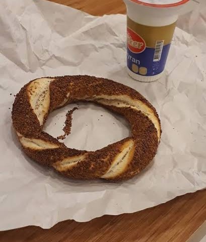 Simit ayran sever misiniz?