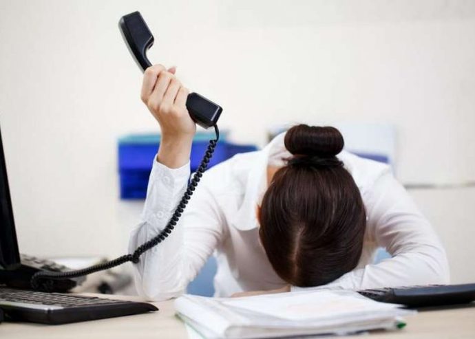 Telefon görüşmesini karşı tarafın kapatmasını beklersin yoksa çotank diye sen mi kapatırsın?