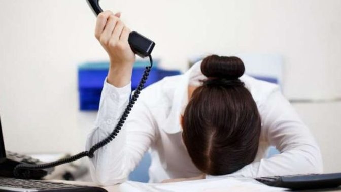 Telefon görüşmesini karşı tarafın kapatmasını beklersin yoksa çotank diye sen mi kapatırsın?