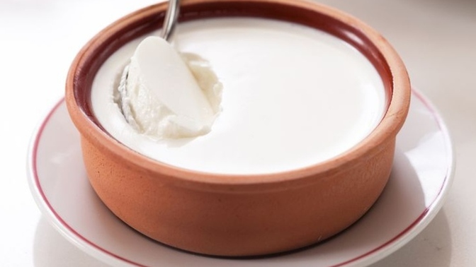 Yoğurt suyunu dökmek mi gerekir, yoksa faydalı mıdır?