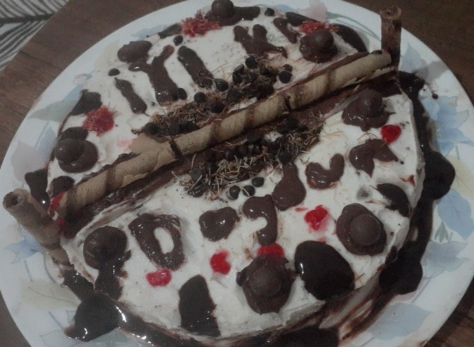 Bugun kardeşimin doğum günü pasta yaptımmmm. Nasıl olmuşşş 🎂🕯🥳?