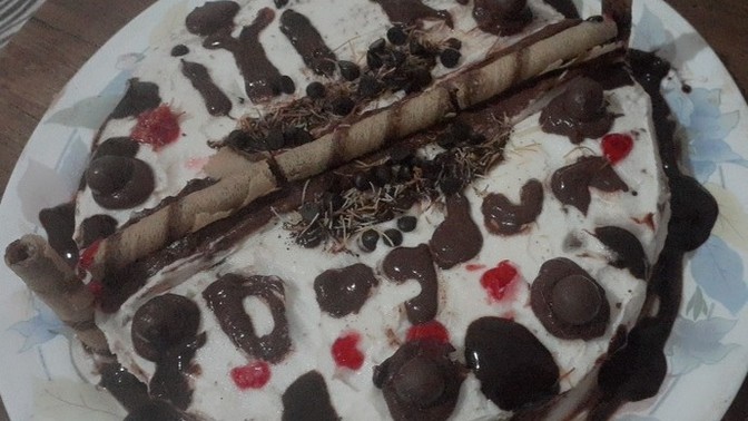 Bugun kardeşimin doğum günü pasta yaptımmmm. Nasıl olmuşşş 🎂🕯🥳?