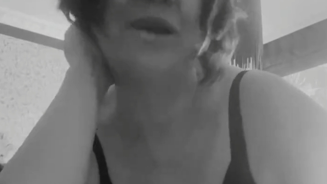 Şarkıcı NAZAN ÖNCEL'in hali görenleri şaşırttı. estetik bi zaman sonra sizce mecbur yapılmalımı?
