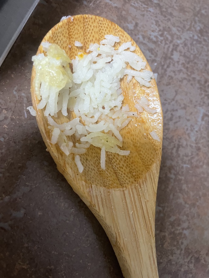 Basmati pilavi yapmistim sonra pisince farkettim ki degisik duruyo. kurt mu bunlar acaba yoksa normal mi böyle olmasi?