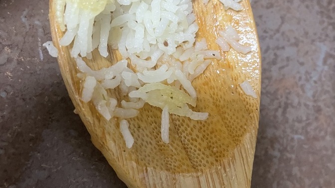 Basmati pilavi yapmistim sonra pisince farkettim ki degisik duruyo. kurt mu bunlar acaba yoksa normal mi böyle olmasi?