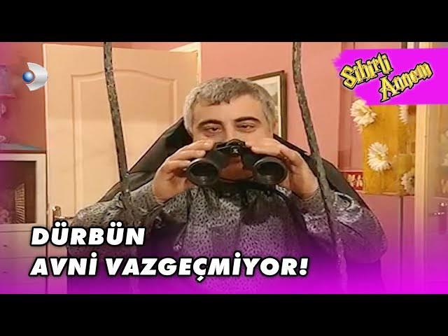 Hergün karşı binayı gözetliyorum gözetlemeden duramıyorum?