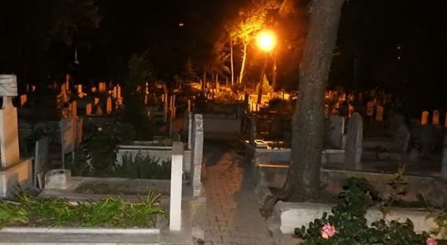 Gece mezarlığa gitmek tehlikelimi sizce?