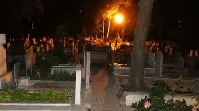 Gece mezarlığa gitmek tehlikelimi sizce?