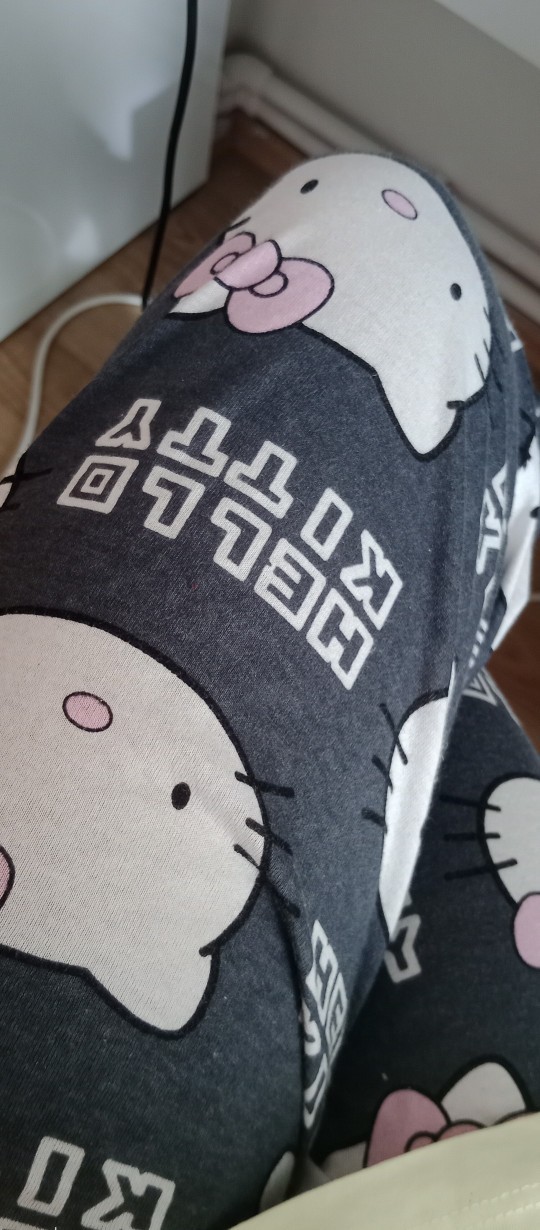 Hello Kitty pijaması giymek çocuksu mu?
