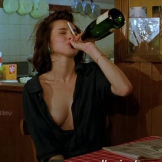 Kızlar, bu kadın cool ve de seksi mi?