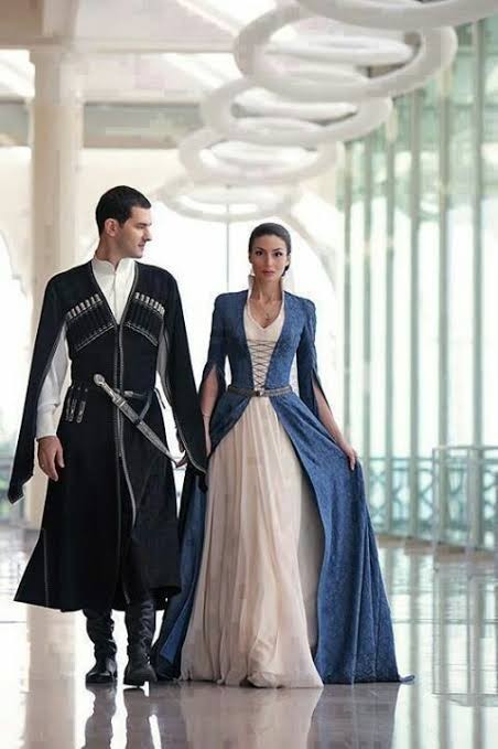 Orta Çağ kıyafetleri tekrar moda olsa giyer misiniz?