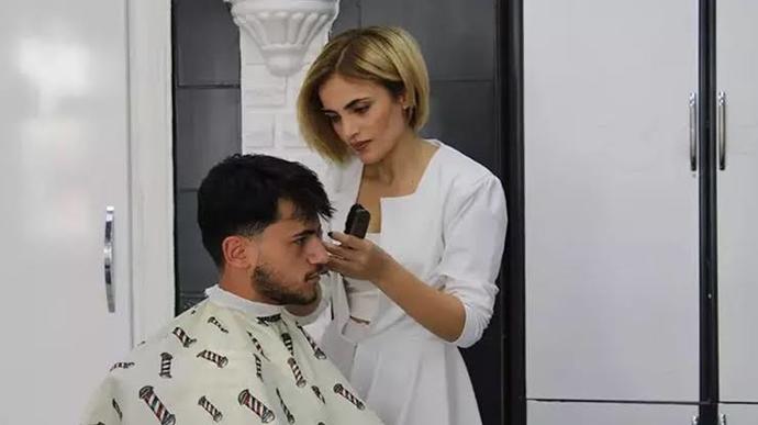 Erkekler, sevgilinize güvenip saçınızı kestirir miydiniz?