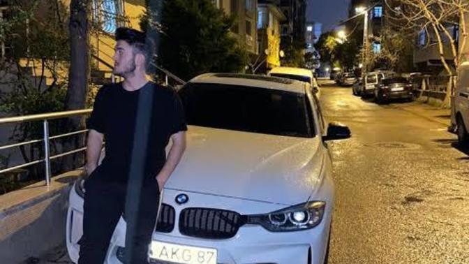 Erkekler neden? Neden araba önü pozu?