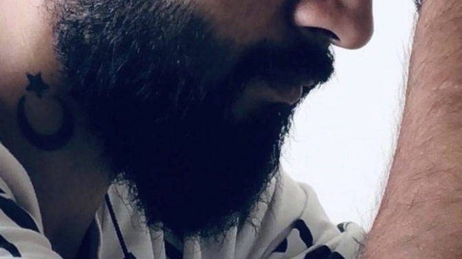 Sizce ne düşünüyor olabilirim derin derin?