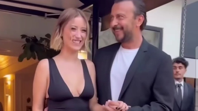 Hazal Kaya sizce seksi mi?