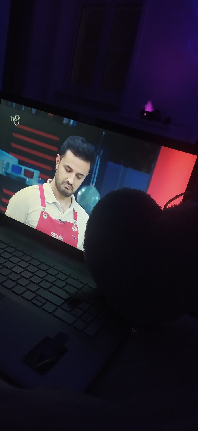 Yumoş eşliğinde