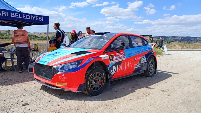 Hyundai i20 ralli aracı