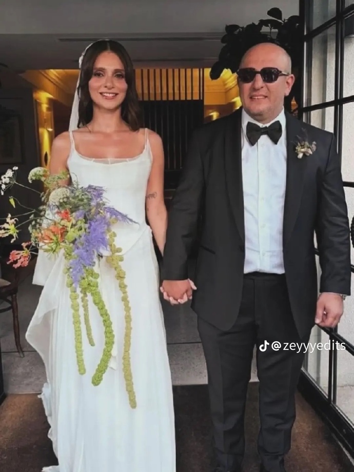 Meriç Aral ve Serkan Keskin dün itibariyle 19.09.24 eş oldular sizin düşünceniz nedir?