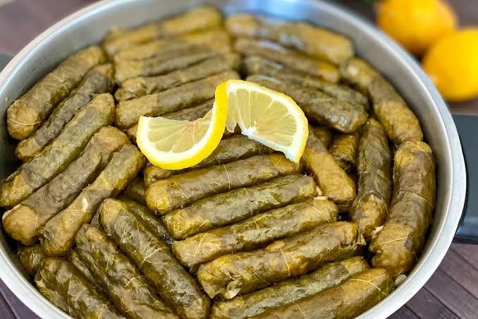 Zeytinyağlı yaprak sarma sever misiniz?