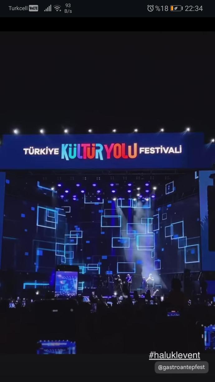 Sanatçının zeki, düşünceli, hareketli olanı 🖤
