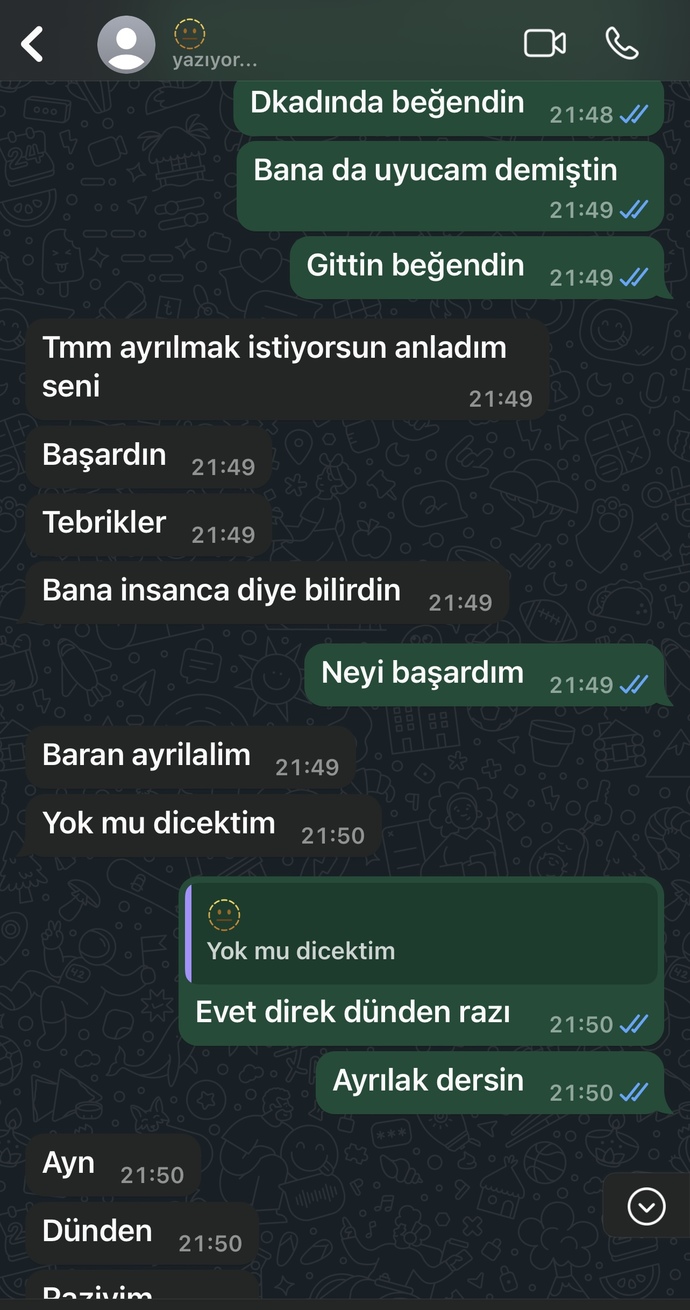 durduk yerde bana ayrılalım desen yok demem gibi bişe dedi konuda eski sevgilisi onu aldatmış ama beyfendi dakkasında attığı fotoğrafı beğeniyor