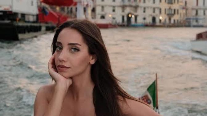 Özge Özacar sizce güzel mi?