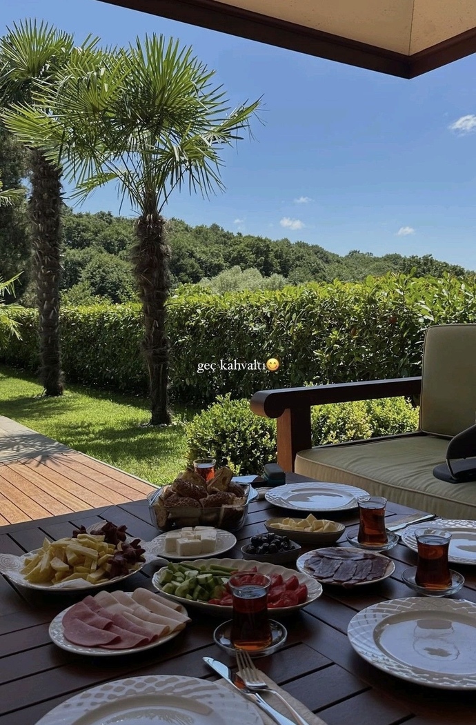 Sofrada uzun uzun oturup sohbet muhabbet etmeyi sever misiniz?