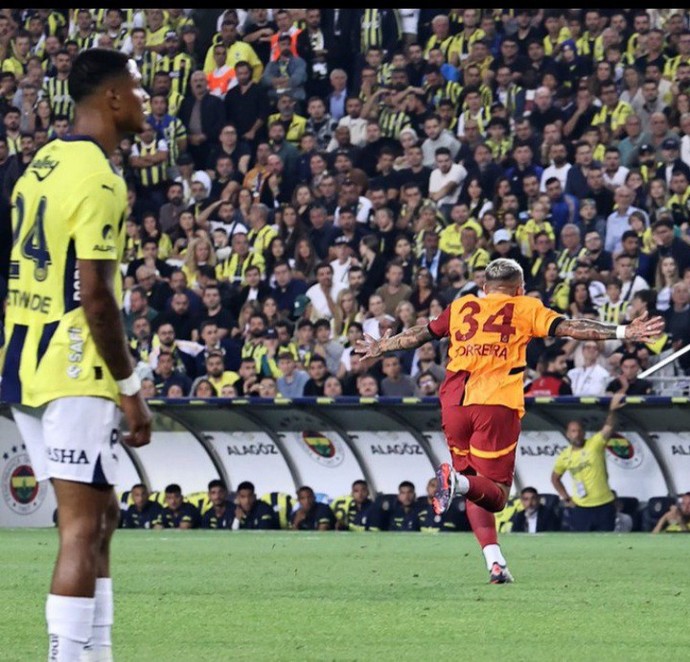 Galatasaray evinde fenerbahçeyi 3-1 mağlup etti. maçı nasıl buldunuz?
