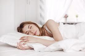 Ben bu sıralar gece 1lerde uyuyup, sabah 10larda kalkıyorum ama değişiyor yani en az 8 saat uyurum
