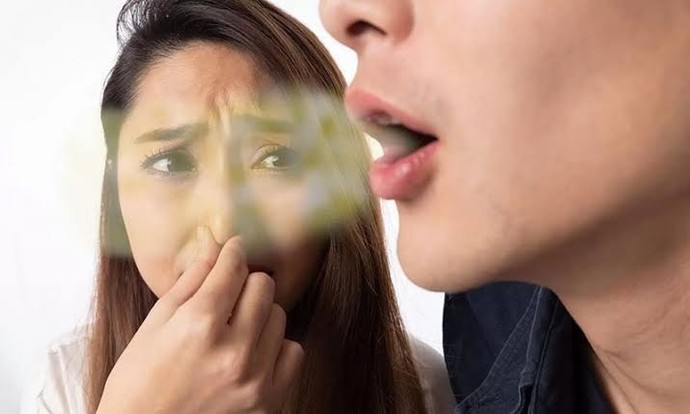 Sevdiğiniz kişinin ağız kokusundan rahatsız olur musunuz?